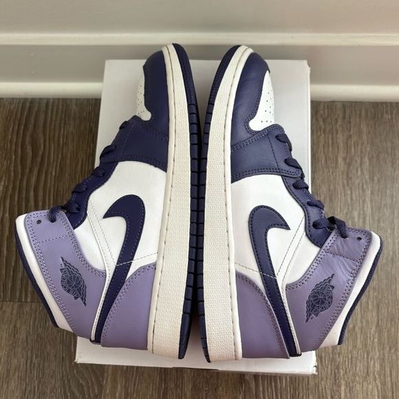 Air Jordan 1 Mid Shoes. Big kids size 7, Women’s size 8.5 - Picture 6 of 6